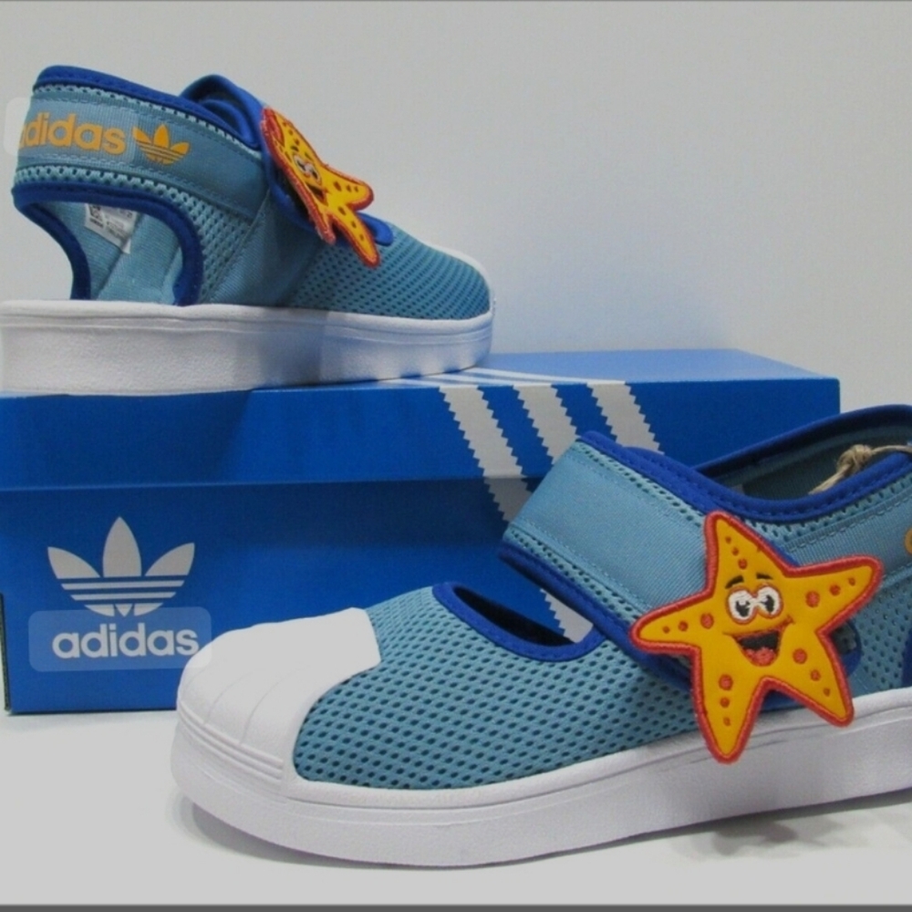 Size 2.5 Adidas girls shoes - Picture 3 of 3